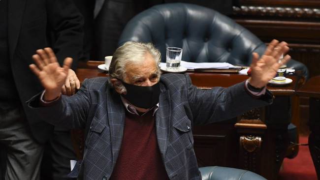 l-ancien-president-d-uruguay-jose-pepe-mujica-demissionne-de-son-mandat-de-senateur-le-20-octobre-2020-a-montevideo-et-se-retire-de-la-vie-politique_6278400.jpg