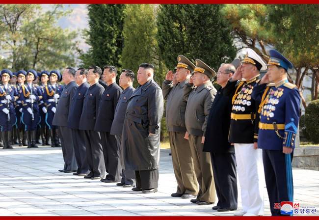 金正恩参谒中国人民志愿军烈士陵园(图)