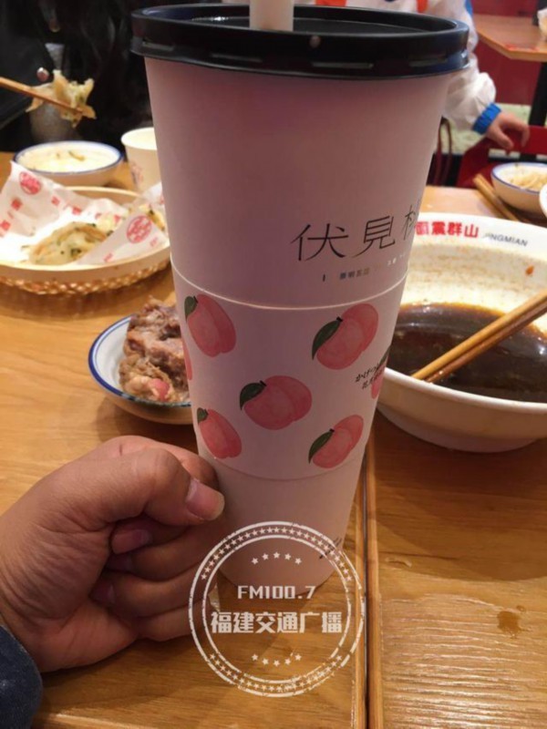 大杯子里再套小杯,福州陈女士直呼买网红奶茶被套路