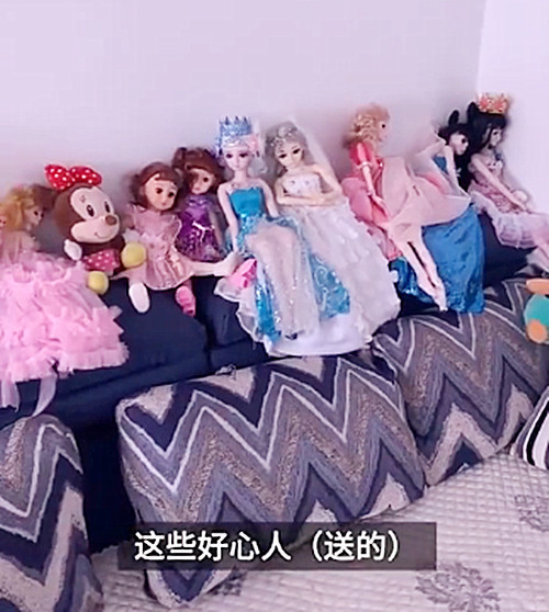 抚顺6岁被虐女童父亲望严惩前妻!暖心女儿哭的撕心裂肺还不忘安慰父亲