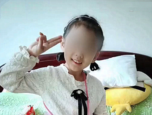 抚顺6岁被虐女童父亲望严惩前妻!暖心女儿哭的撕心裂肺还不忘安慰父亲