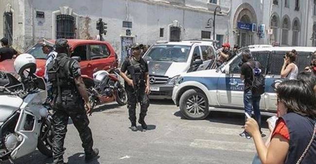 突尼斯安全部门逮捕一名自称对尼斯恐袭案负责的嫌犯