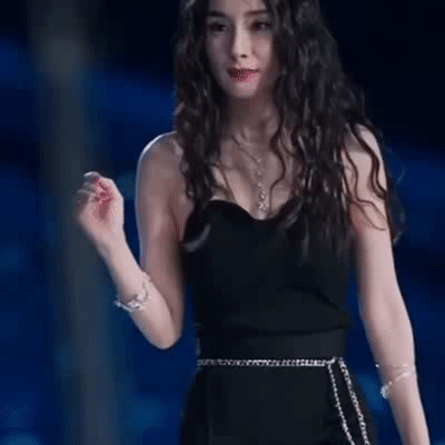 沈腾回应没扶杨幂原因 上台前答应扶,上台全忘!二舅是鱼的记忆啊！