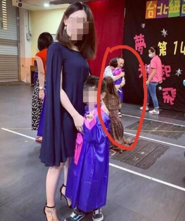 【梁静茹方承认恋情】梁静茹新恋情曝光与男友海边拥吻