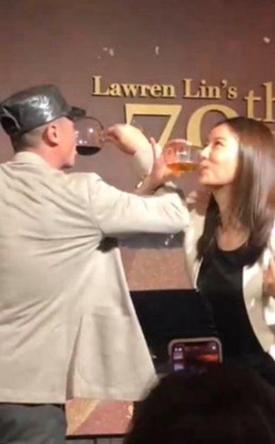 辟谣！霍建华林心如喝交杯酒举止甜蜜 拍照要求来者不拒