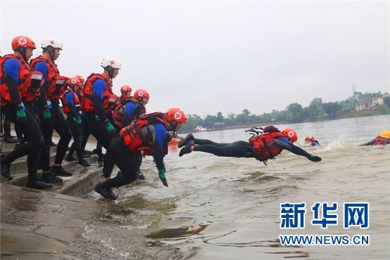 【追梦火焰蓝】“火焰蓝”永远闪耀在群众最需要的地方——国家综合性消防救援队伍转制两周年四川见闻