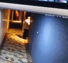 酒店男员工凌晨刷开女住客房门，背后真相令人吃惊！