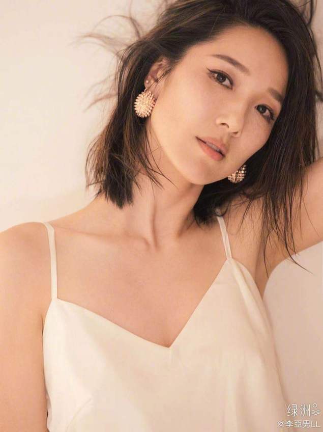 大美女 李亚男吊带