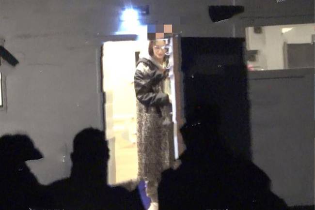 没婚变!走出偷吃风波 佟丽娅带儿子探班陈思诚