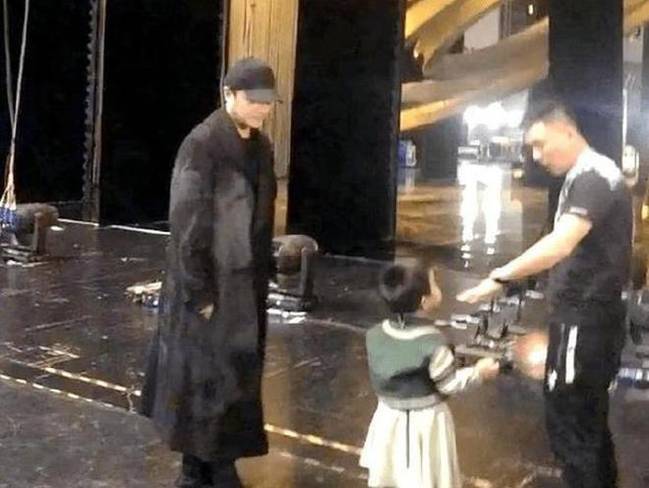 佟丽娅带朵朵探班陈思诚 没有闹婚变!也走出了偷吃风波