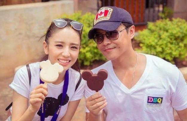 “出轨门”后 佟丽娅带朵朵探班陈思诚，一家三口其乐融融
