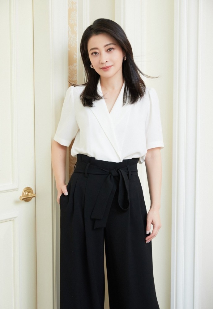 首次登上杂志封面便穿品牌高定！梅婷女儿登封面遗传妈妈美貌