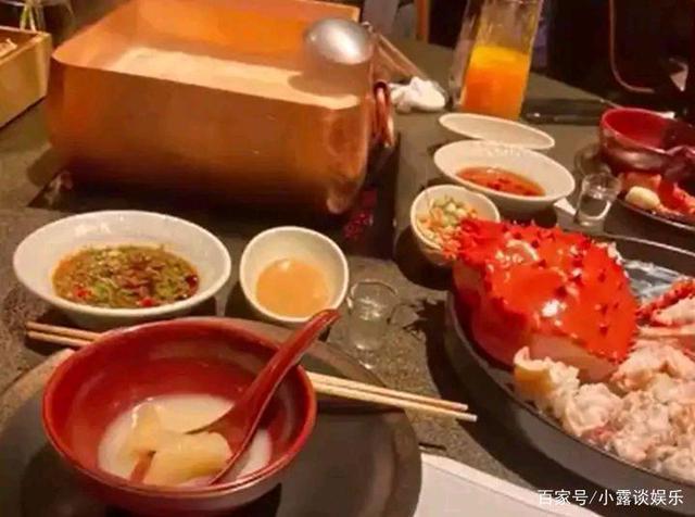 酒托遇上假富二代!网友初次约会点2万多火锅吓跑男生