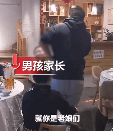 送你上热搜!女子被擅闯厕所男孩母亲辱骂 态度嚣张惹怒网友
