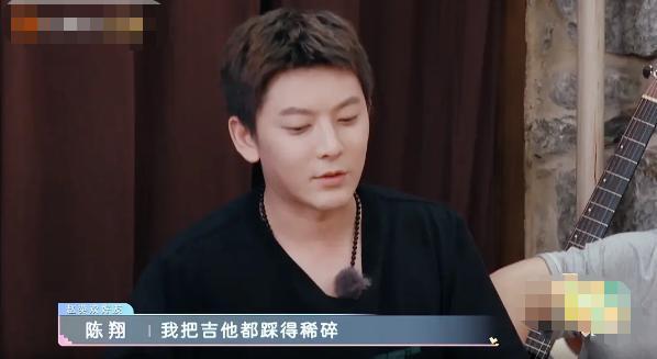 这么快?陈翔新恋情疑似曝光,女友身材高挑颜值佳