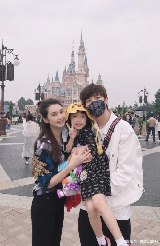 【吃瓜围观】洪欣否认与张丹峰离婚 晒照力证感情好
