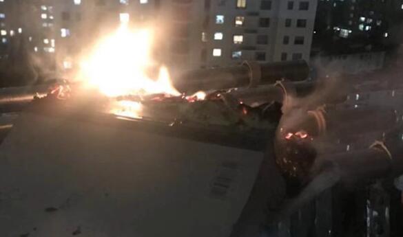 太难了！爸爸辅导功课怒点作业险烧邻居家 网友：谁辅导谁知道