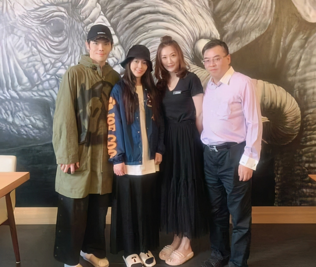 向华强父子俩依亲居留台湾,向太亲揭原因,网民:略显牵强