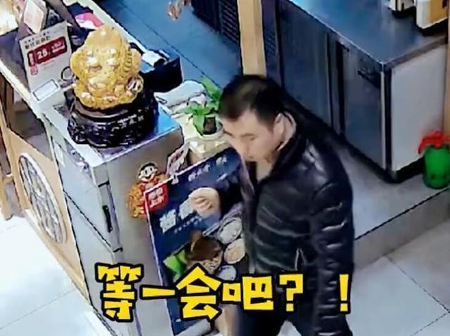 让人寒心!大爷进店讨饭还挑食刁难店主,到底发生了什么?
