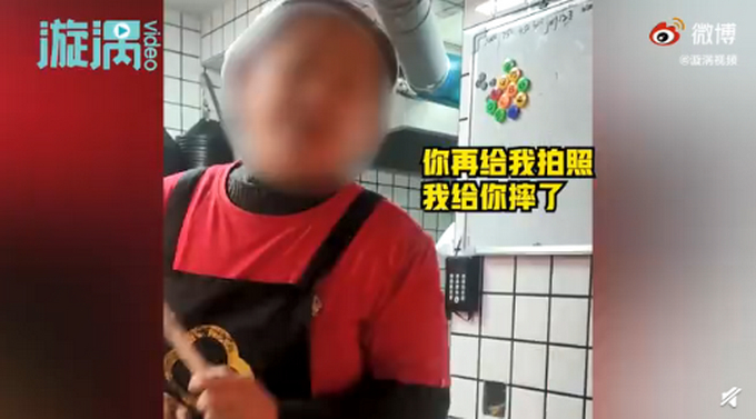 顾客质疑饭量遭店家扮鬼脸驱赶 网友：不够尊重人