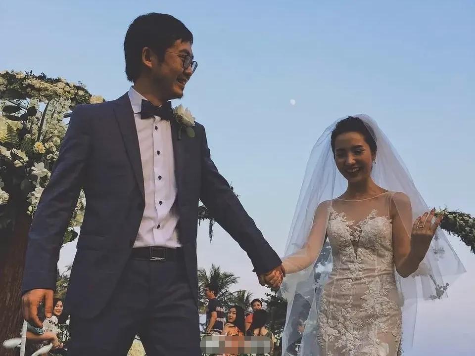 董花花被曝净身出户，张大奕如愿成总裁夫人？