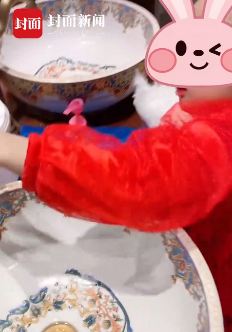 哈密一妈妈坑娃称棉花糖洗干净再吃,水洗后心态一下就崩了
