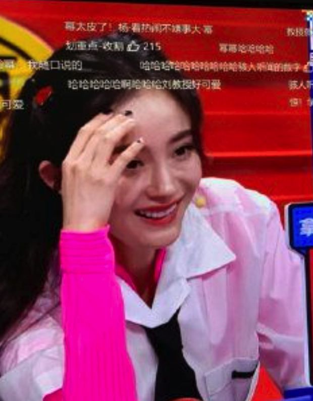 34岁杨幂脸崩了？有些夸大其词