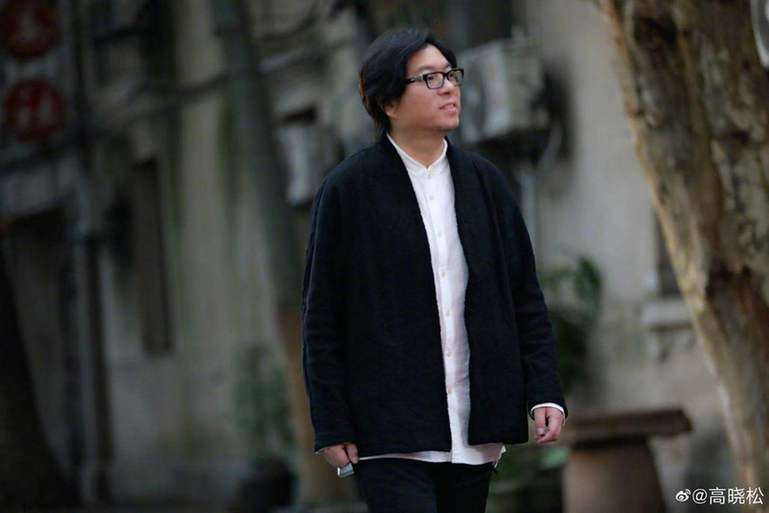 高晓松暴瘦至143斤 高老师的腿真的细长直