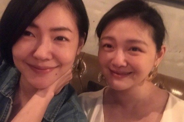 扎起头发留着齐刘海！小S问大S是哪家的少女，汪小菲称自己要赶紧敷面膜