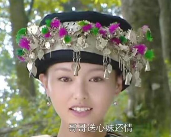 冻龄女神！唐嫣15年前拍的剧开播了，扎麻花辫演村姑面庞青涩