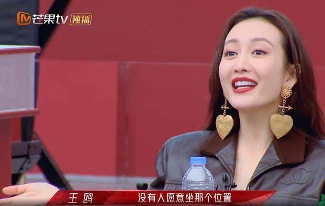 瞬间尴尬！那英问张馨予李菲儿你俩谁啊