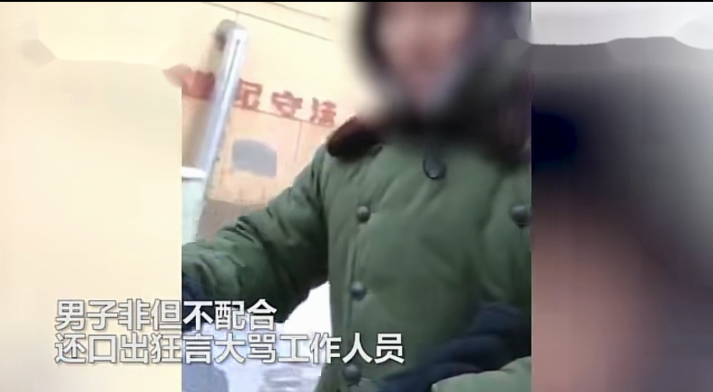 态度恶劣！男子骂防疫人员：我证件你敢看吗
