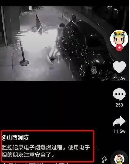 啃一口馒头抽一口烟！这位小姐姐的动作惹众怒 网友：别害了全车人！