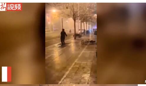 真醉了！醉汉与小树对打12秒被KO三次 又菜又爱玩