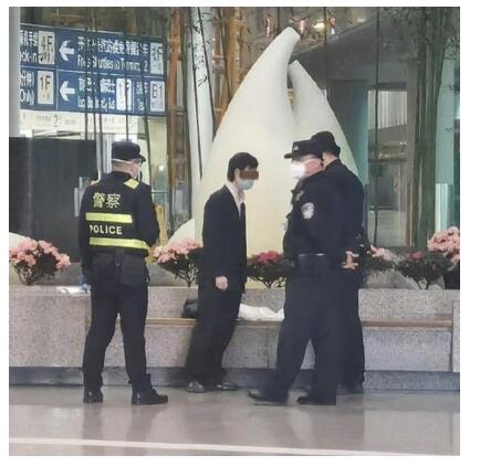 吓死小仙女了！被男子拉头发纠缠 欧阳娜娜报平安 