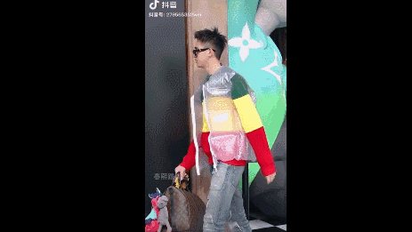 LV推出充气夹克售价31000元，你怎么看？