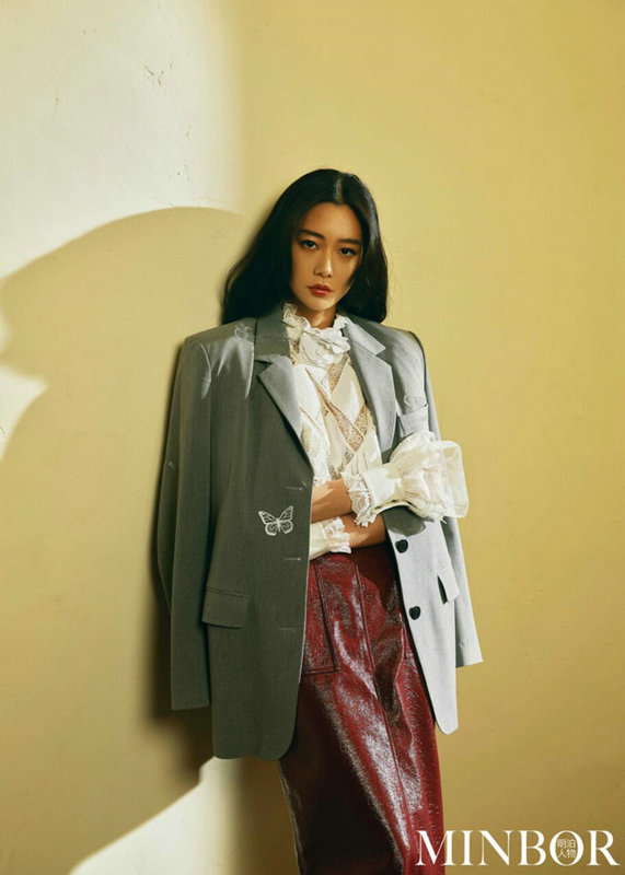 克拉拉写真大片曝光 慵懒淡然展示真正的自我