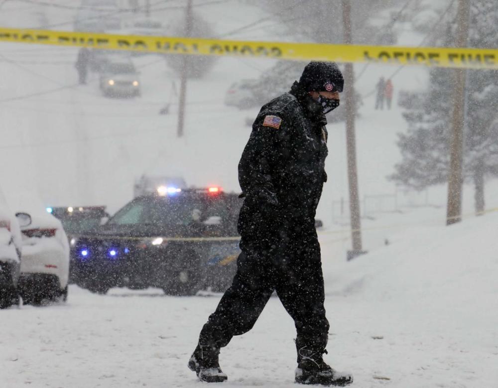 不敢相信！美国一男子因铲雪冲突，枪杀邻居后自杀