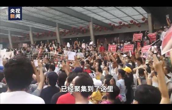 缅甸仰光上万民众举行游行示威活动