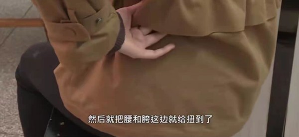 女子自信模仿网红“单脚脱卫衣”结果悲剧了 专家提醒：不要盲目跟风