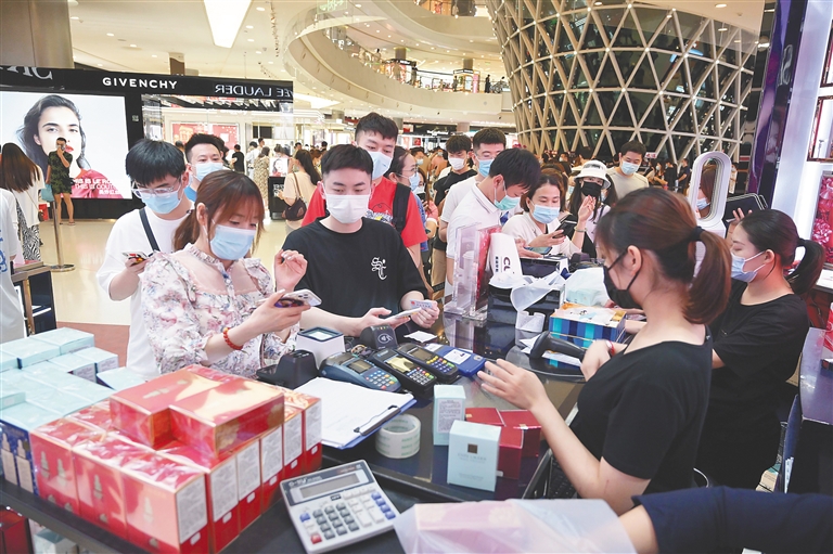海南离岛免税店4天销售超7亿元 这事你怎么看?
