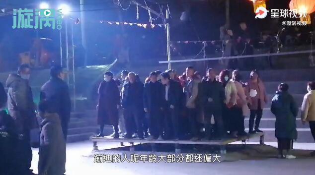【百姓大舞台】河南村民自建野外迪厅蹦迪，男女老少随音乐摇摆