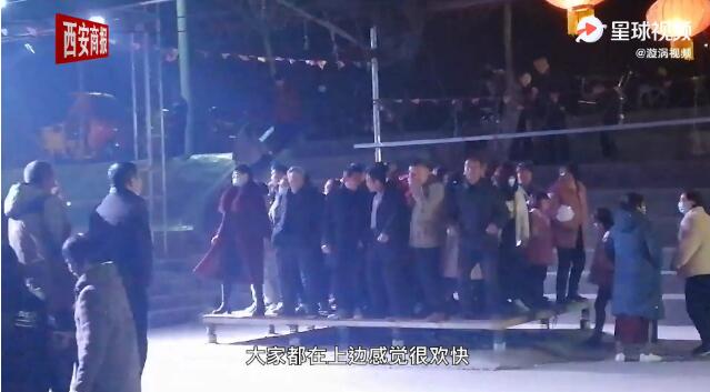 【百姓大舞台】河南村民自建野外迪厅蹦迪，男女老少随音乐摇摆