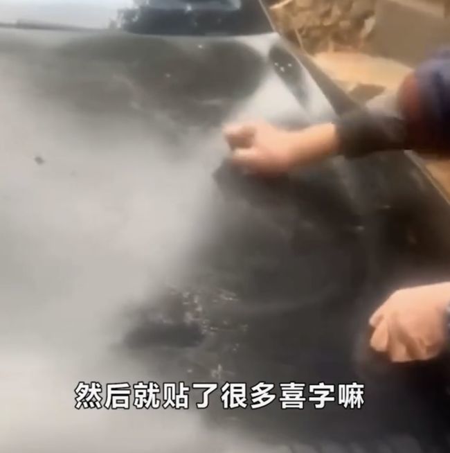 亮面改磨砂?老父亲用钢丝球帮儿子洗车 背后原因令人动容