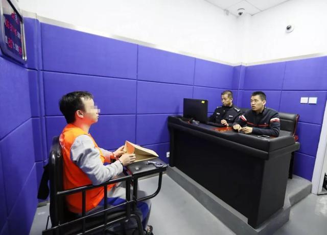 男子假装自杀女友相救溺水身亡 32岁女子栽在小男友手里