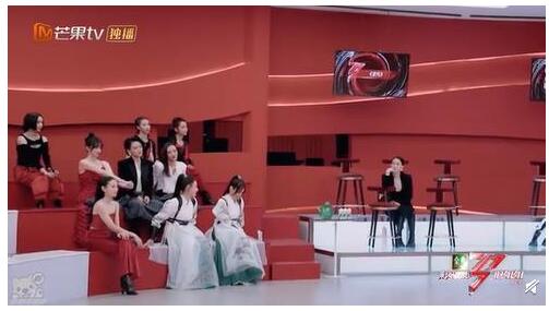 那英对张柏芝招手邀请 网友：这是什么名场面！