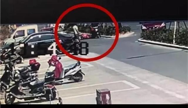又现扶不扶！男孩扶倒地老人反被索赔上热搜