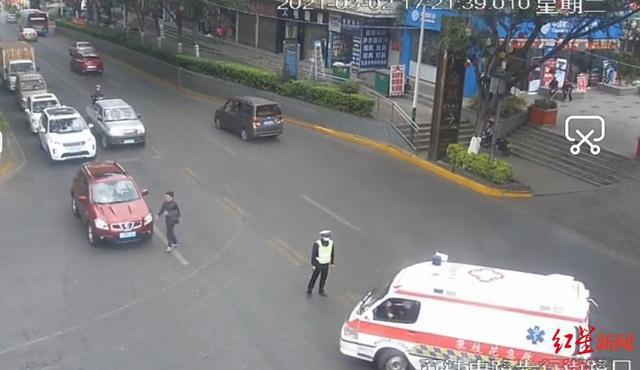 老人摔跤没人敢扶?真相曝光 具体是啥情况?