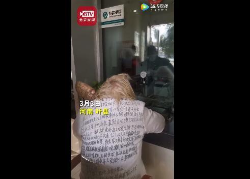 深恶痛绝!乞讨老人有4间房20万存款,其妻回应:多次劝阻仍我行我素