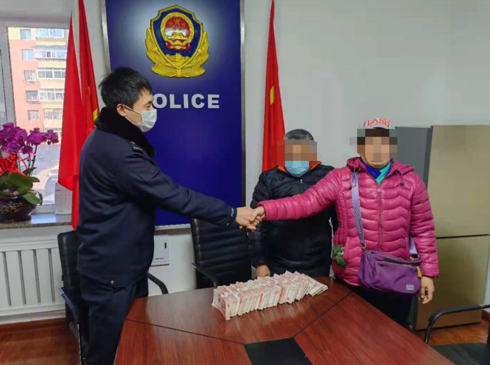 小学生捡到26万元巨款，失主竟矢口否认：不差钱
